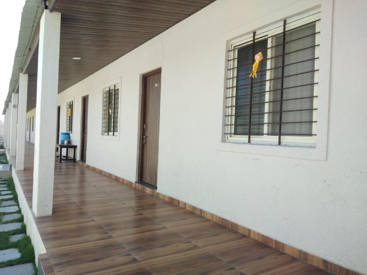 Hotel Krishna Exotica アフマドナガル エクステリア 写真